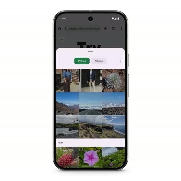 An animation showing a shopper trying on a denim Levi’s outfit using the virtual try on tool.